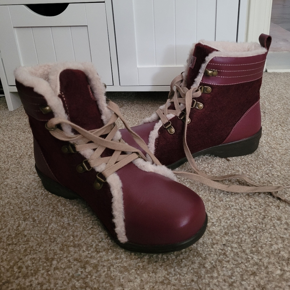 Women's Spenco Burgundy Boots with Fur Details, Size 7.5 - Picture 4 of 9